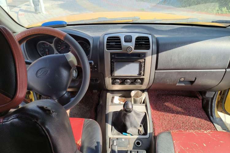 Used Land X9 2009 2.5T VM Four-Wheel Drive Diesel Version Center Console