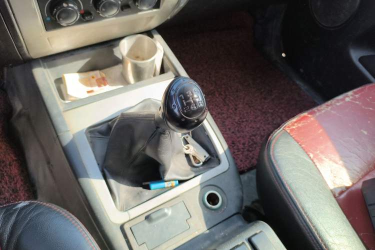 Used Land X9 2009 2.5T VM Four-Wheel Drive Diesel Version Gear Lever