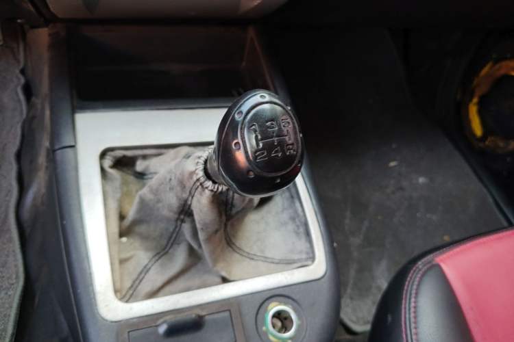 Used Land X9 2009 2.5T VM Four-Wheel Drive Diesel Version Gear Lever