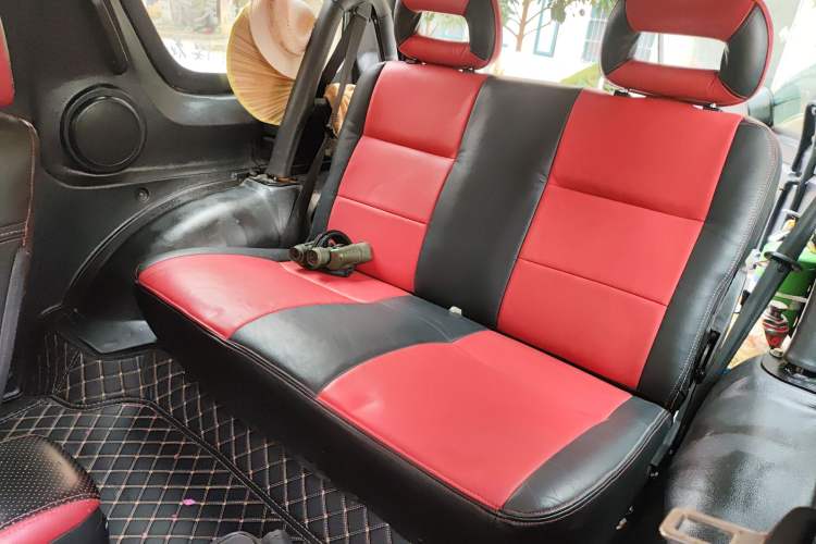 Used Land X9 2009 2.5T VM Two-Wheel Drive Diesel Version Left Rear Seat