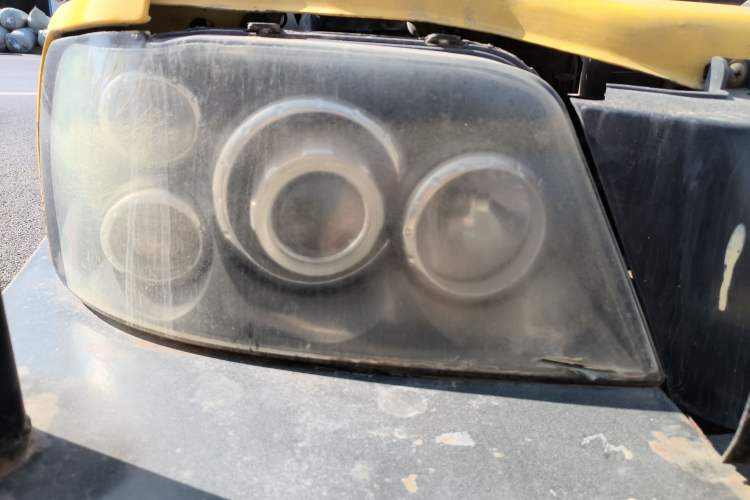 Used Land X9 2009 2.5T VM Four-Wheel Drive Diesel Version Right Front Headlight