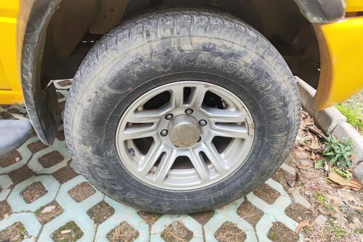 Used Land X9 2009 2.5T VM Two-Wheel Drive Diesel Version Right Front Wheel Hub