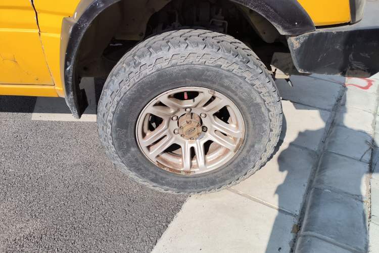Used Land X9 2009 2.5T VM Four-Wheel Drive Diesel Version Right Front Wheel Hub