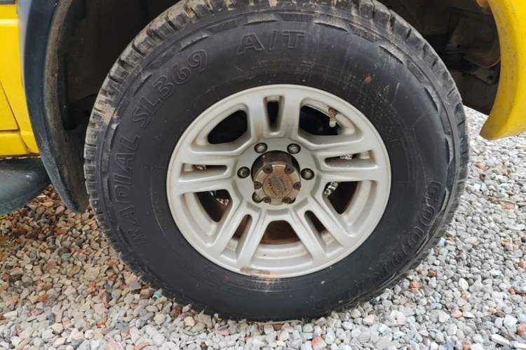 Used Land X9 2009 2.5T VM Four-Wheel Drive Diesel Version Right Front Wheel Hub