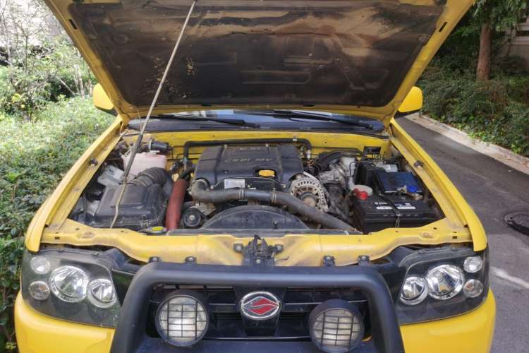 Used Land X9 2013 2.0T Four-Wheel-Drive Diesel Model Engine Bay