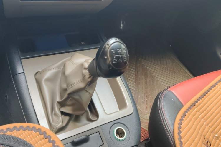 Used Land X9 2013 2.0T Four-Wheel-Drive Diesel Model Gear Lever