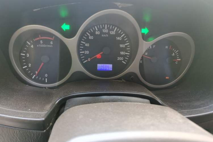 Used Land X9 2013 2.0T Four-Wheel-Drive Diesel Model Odometer Close Up