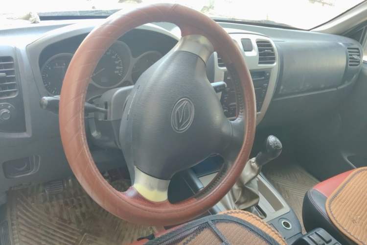 Used Land X9 2013 2.0T Four-Wheel-Drive Diesel Model Steering Wheel