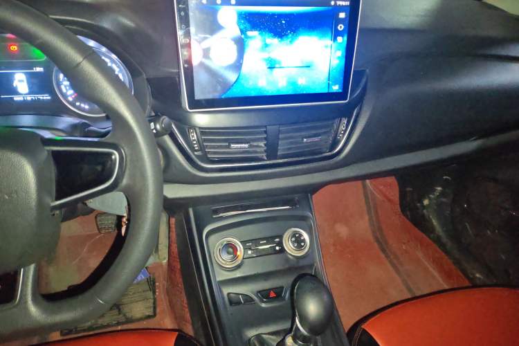Used Land Xiaoyao 2018 1.5T Manual Silver Edition Audio And AC Panel