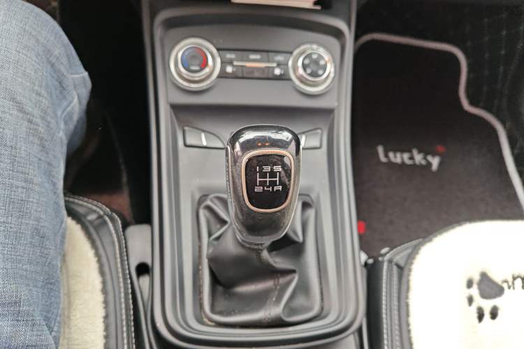 Used Land Xiaoyao 2018 1.5T Manual Silver Edition Gear Lever