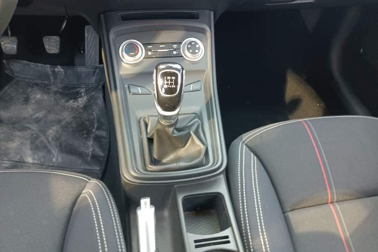 Used Land Xiaoyao 2018 1.5T Manual Silver Edition Gear Lever
