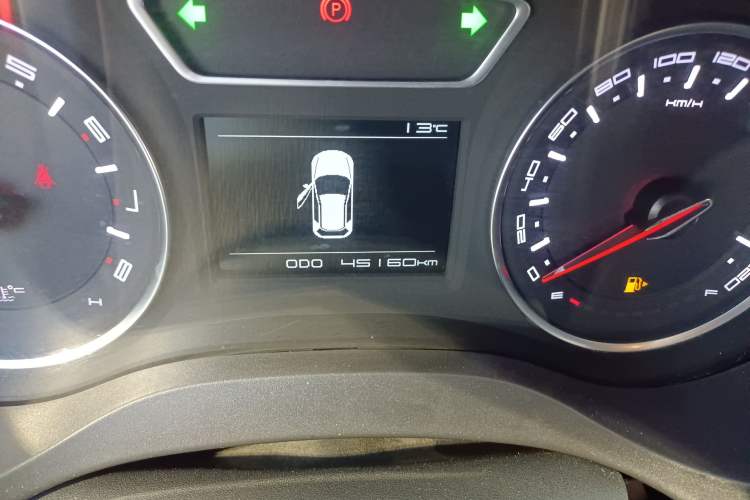 Used Land Xiaoyao 2018 1.5T Manual Silver Edition Odometer Close Up