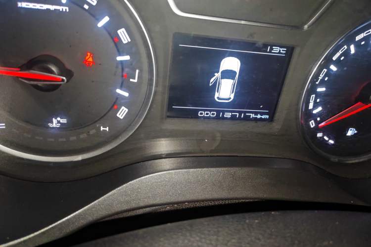 Used Land Xiaoyao 2018 1.5T Manual Silver Edition Odometer Close Up