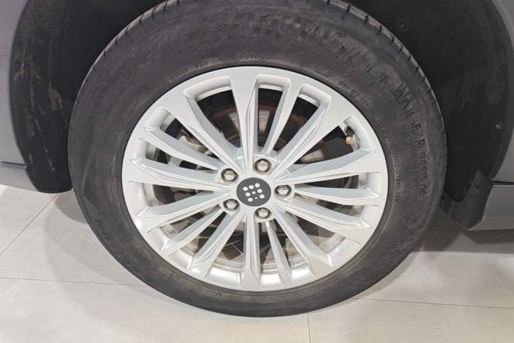 Used Landian E3 2023 405 km Comfort Edition Left Front Wheel Hub
