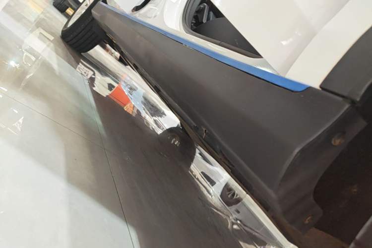 Used Landian E3 2023 405 km Comfort Edition Right Side Sill