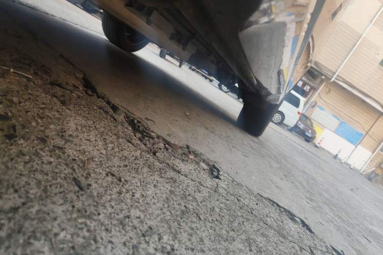 Used Landian E5 2023 1.5L DE-i 100KM Zhenxiang Edition 7-Seater Chassis Front Left