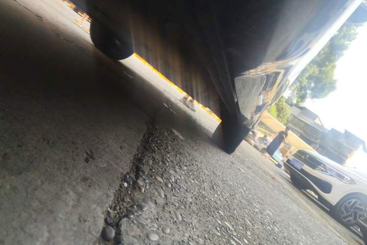 Used Landian E5 2023 1.5L DE-i 100KM Zhenxiang Edition 7-Seater Chassis Rear Right
