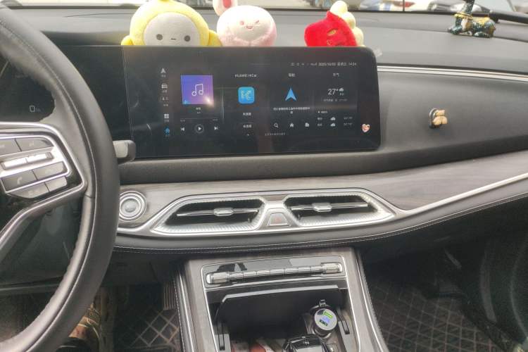 Used Landian E5 2023 1.5L DE-i 100KM Comfort Edition 7-Seater Audio And AC Panel