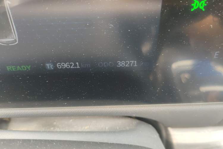 Used Landian E5 2023 1.5L DE-i 100KM Comfort Edition 7-Seater Odometer Close Up