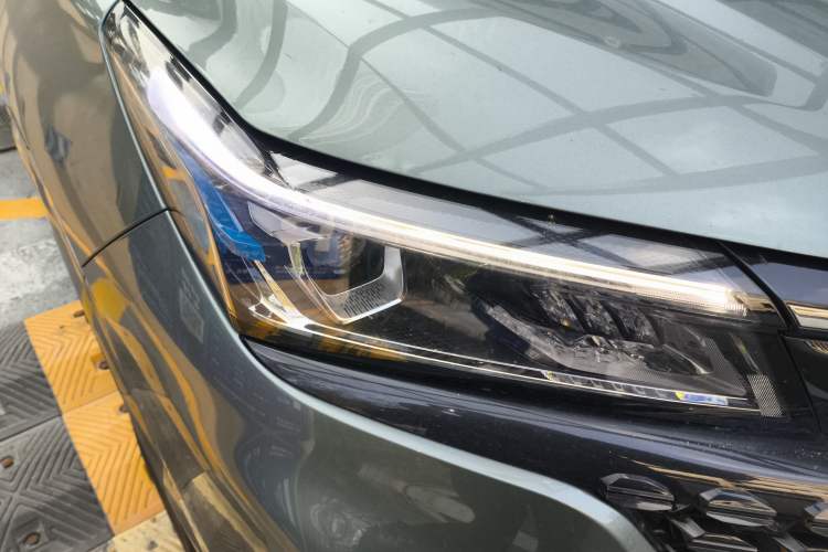 Used Landian E5 2023 1.5L DE-i 100KM Comfort Edition 7-Seater Right Front Headlight