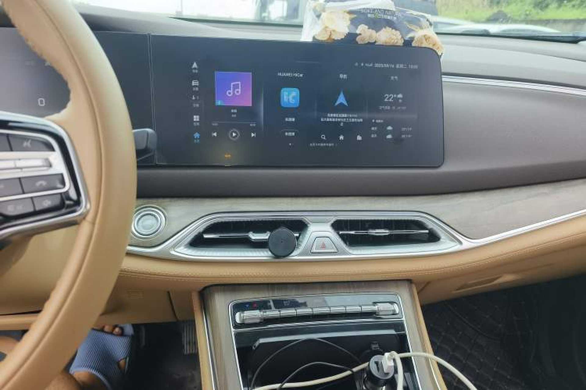 Used Landian E5 2024 Honor Edition 100KM Deluxe 7-Seater Audio And AC Panel