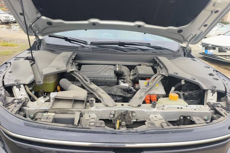 Used Landian E5 2024 Honor Edition 100KM Deluxe 7-Seater Engine Bay