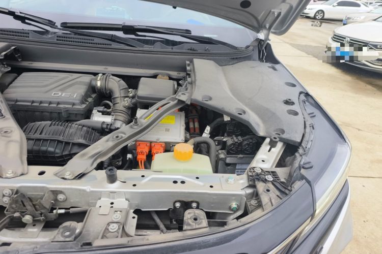 Used Landian E5 2024 Honor Edition 100KM Deluxe 7-Seater Engine Bay Left