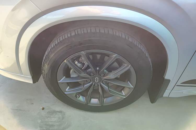 Used Landian E5 2023 1.5L DE-i 100KM Comfort Edition 7-Seater Left Front Wheel Hub