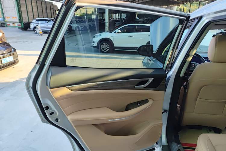 Used Landian E5 2023 1.5L DE-i 100KM Comfort Edition 7-Seater Left Rear Door Interior