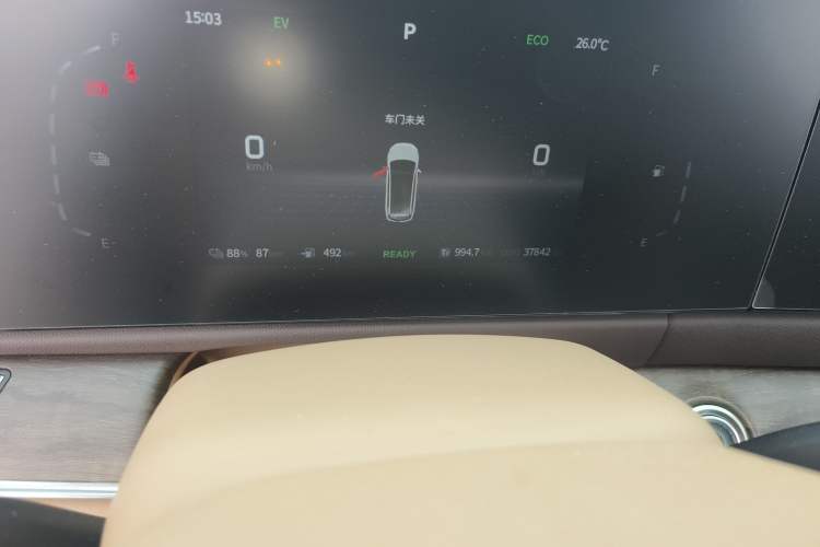 Used Landian E5 2024 Honor Edition 100KM Deluxe 7-Seater Odometer Close Up
