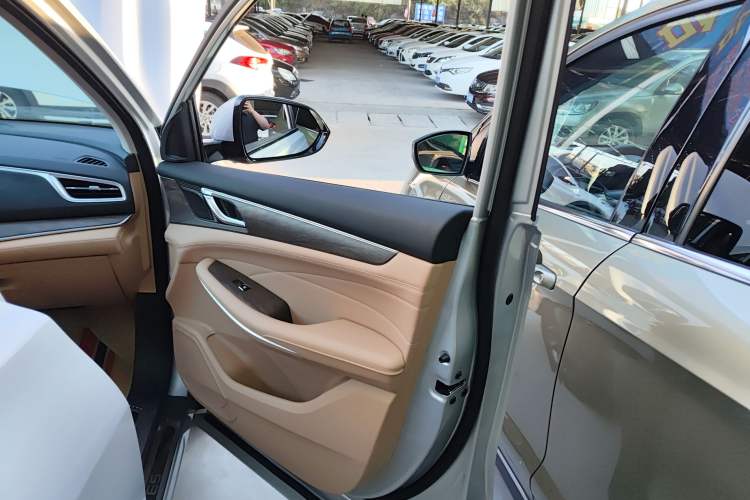 Used Landian E5 2023 1.5L DE-i 100KM Comfort Edition 7-Seater Right Front Door Interior