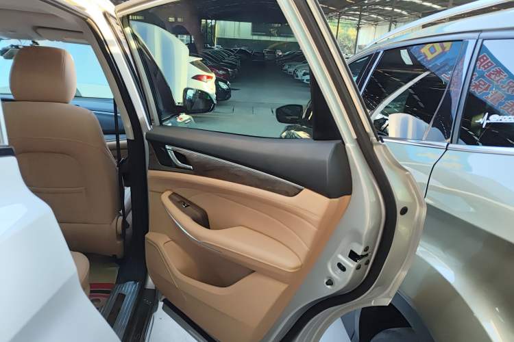 Used Landian E5 2023 1.5L DE-i 100KM Comfort Edition 7-Seater Right Rear Door Interior