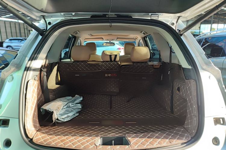 Used Landian E5 2023 1.5L DE-i 100KM Comfort Edition 7-Seater Trunk