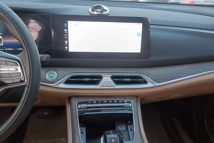 Used Landian E5 2023 1.5L DE-i 100KM Enjoyment Version 5 Seats Audio And AC Panel