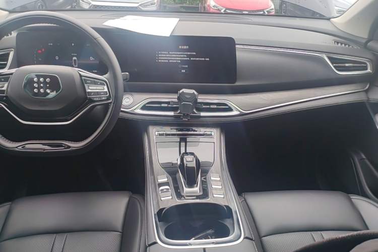 Used Landian E5 2023 1.5L DE-i 100KM Comfort Edition 7-Seater Audio And AC Panel