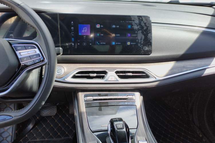 Used Landian E5 2023 1.5L DE-i 100KM Comfort Edition 7-Seater Audio And AC Panel