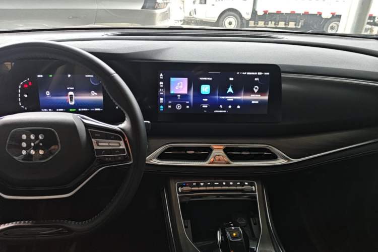 Used Landian E5 2023 1.5L DE-i 100KM Comfort Edition 7-Seater Audio And AC Panel