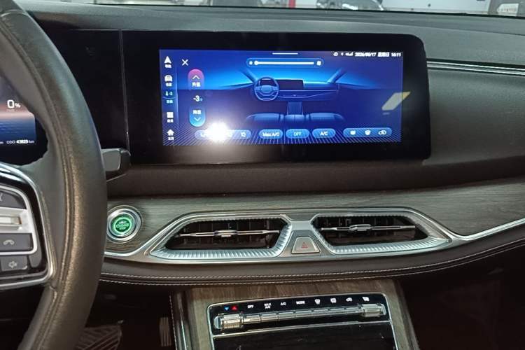 Used Landian E5 2023 1.5L DE-i 100KM Comfort Edition 7-Seater Audio And AC Panel