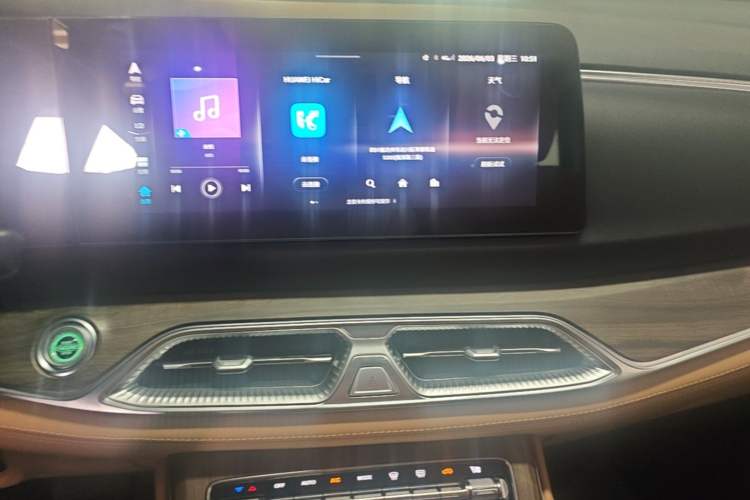 Used Landian E5 2023 1.5L DE-i 100KM Zhenxiang Edition 7-Seater Audio And AC Panel