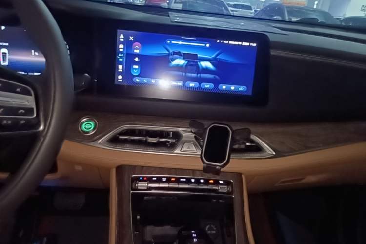 Used Landian E5 2023 1.5L DE-i 100KM Comfort Edition 7-Seater Audio And AC Panel