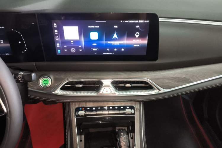 Used Landian E5 2023 1.5L DE-i 100KM Comfort Edition 7-Seater Audio And AC Panel
