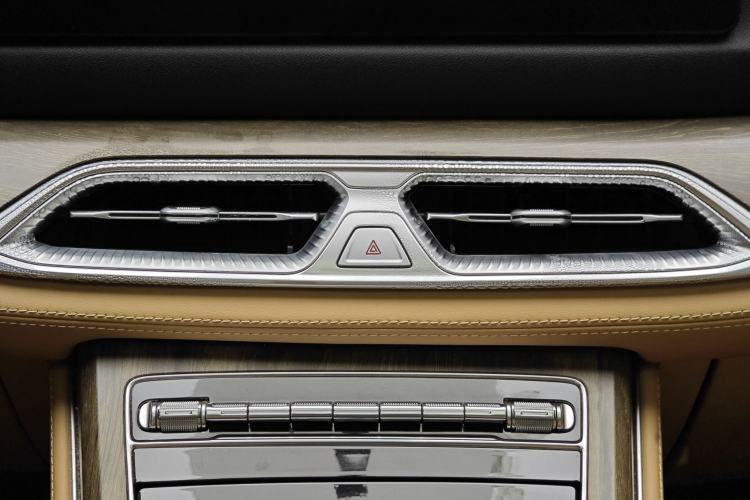 Used Landian E5 2023 1.5L DE-i 100KM Comfort Edition 7-Seater Audio And AC Panel