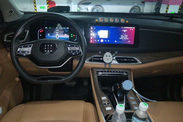 Used Landian E5 2023 1.5L DE-i 100KM Zhenxiang Edition 7-Seater Center Console