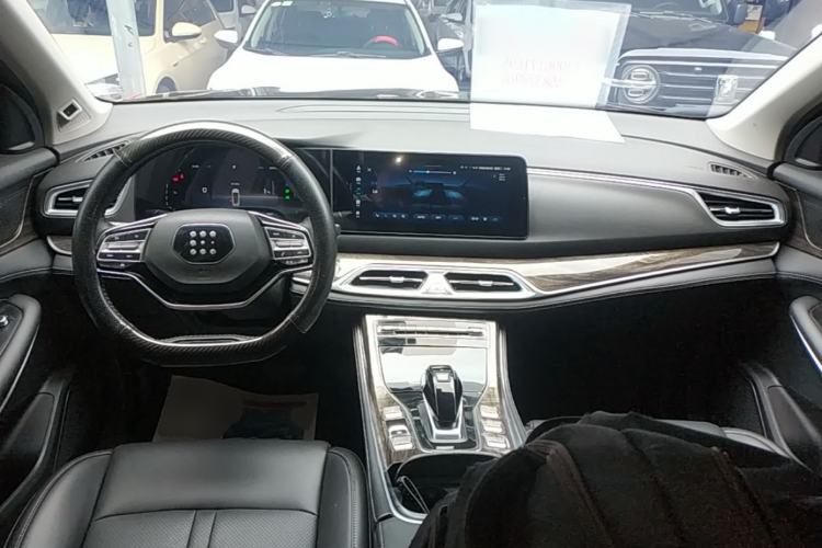 Used Landian E5 2023 1.5L DE-i 100KM Zhenxiang Edition 7-Seater Center Console
