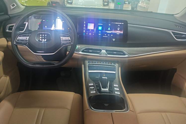 Used Landian E5 2023 1.5L DE-i 100KM Zhenxiang Edition 7-Seater Center Console