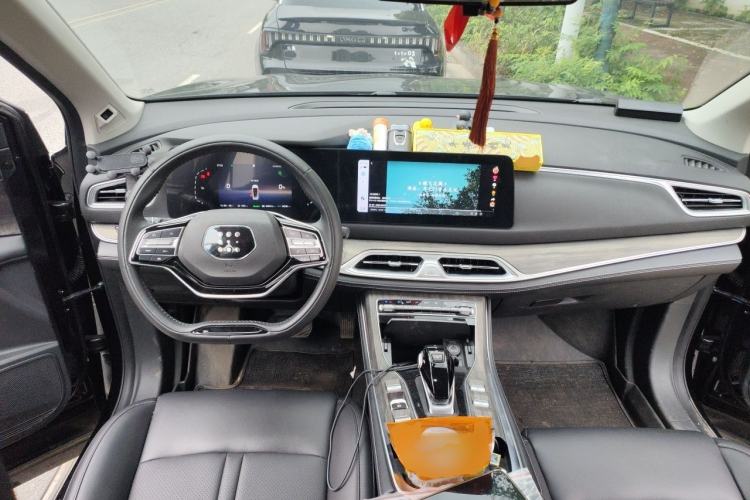 Used Landian E5 2023 1.5L DE-i 100KM Zhenxiang Edition 7-Seater Center Console