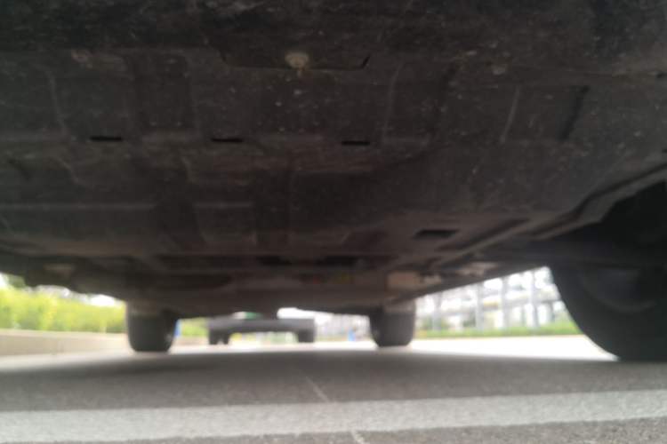 Used Landian E5 2023 1.5L DE-i 100KM Zhenxiang Edition 7-Seater Chassis Front