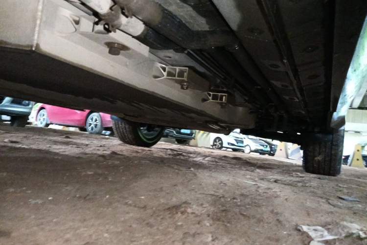 Used Landian E5 2023 1.5L DE-i 100KM Comfort Edition 7-Seater Chassis Front Left