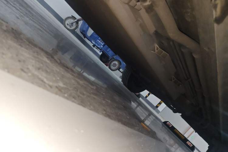 Used Landian E5 2023 1.5L DE-i 100KM Zhenxiang Edition 7-Seater Chassis Front Left