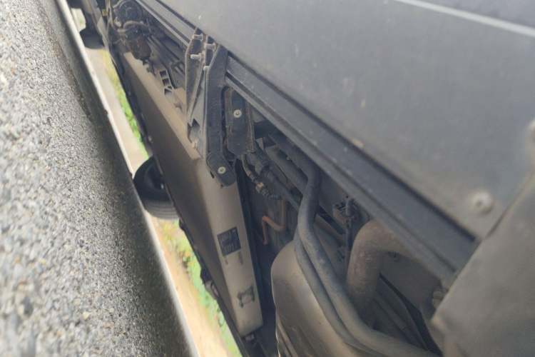 Used Landian E5 2023 1.5L DE-i 100KM Zhenxiang Edition 7-Seater Chassis Rear Left